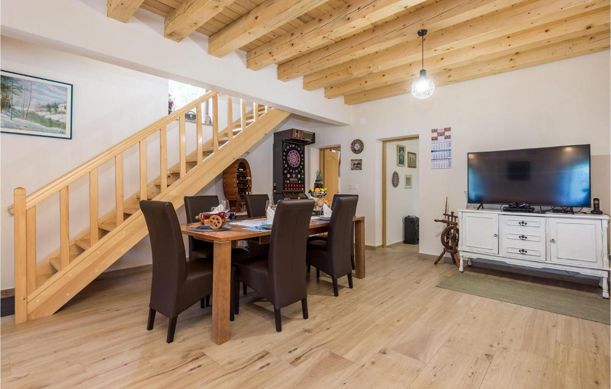 Amazing Home In Vrzici With Jacuzzi ภายนอก รูปภาพ