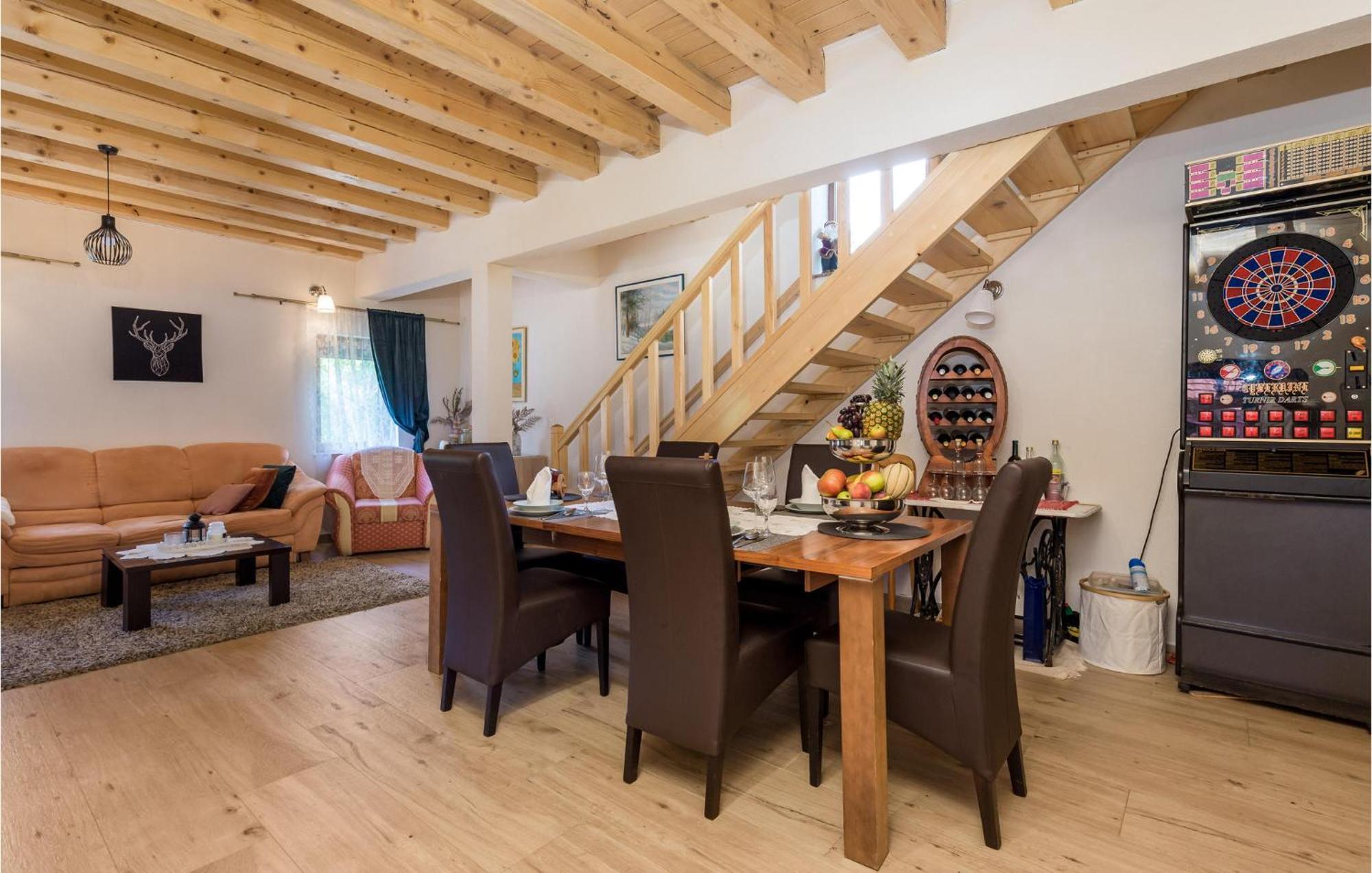 Amazing Home In Vrzici With Jacuzzi ภายนอก รูปภาพ