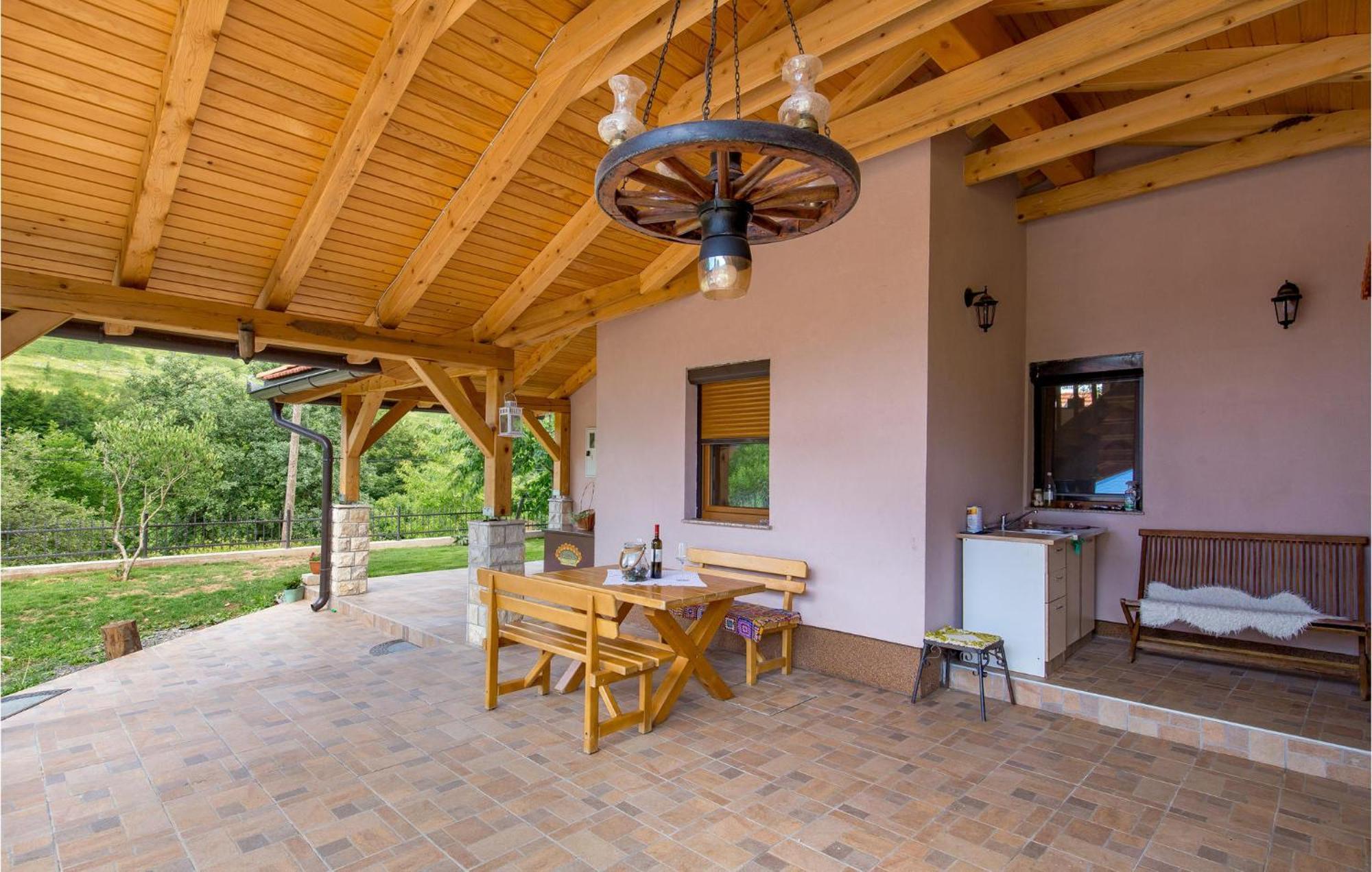 Amazing Home In Vrzici With Jacuzzi ภายนอก รูปภาพ