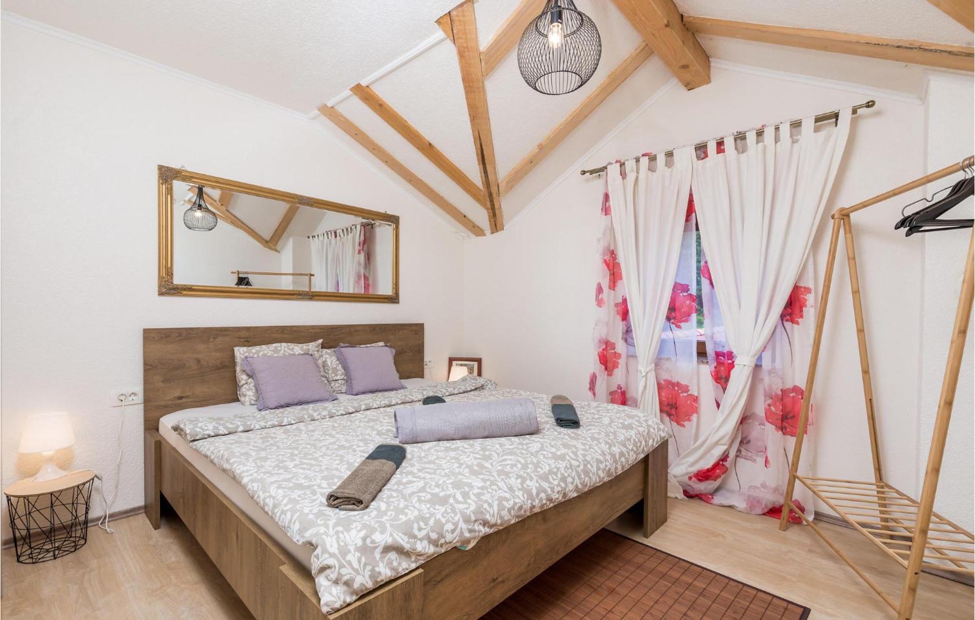 Amazing Home In Vrzici With Jacuzzi ภายนอก รูปภาพ
