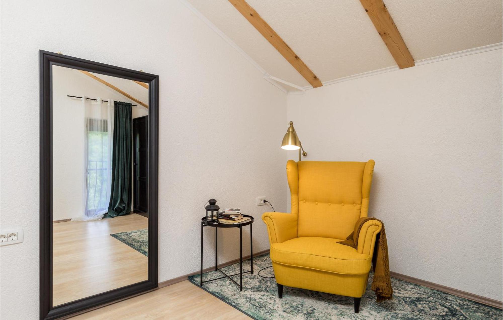 Amazing Home In Vrzici With Jacuzzi ภายนอก รูปภาพ