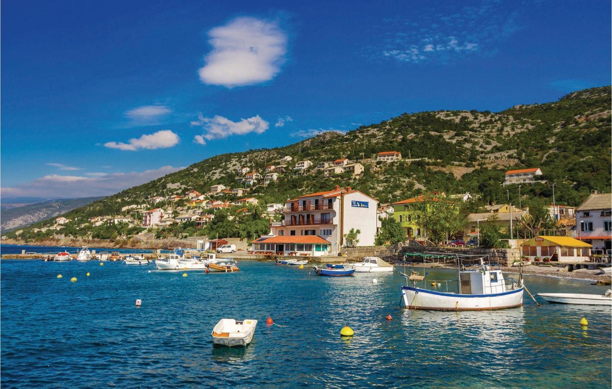 Amazing Home In Vrzici With Jacuzzi ภายนอก รูปภาพ